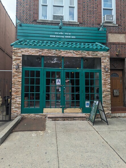 More Photos Of 3310 28th Ave, Astoria Restaurant For Lease