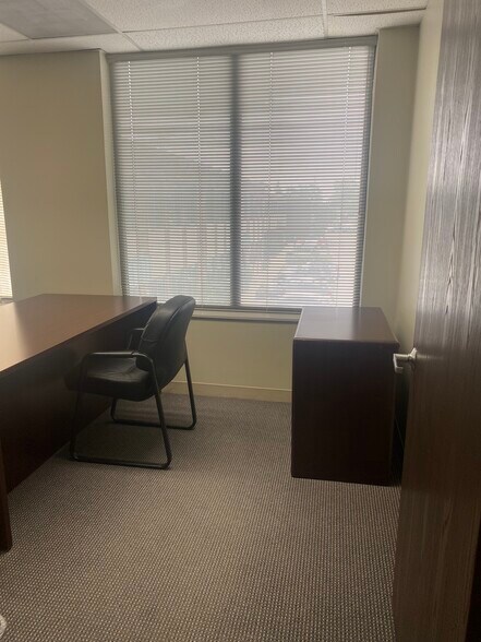 More Photos Of 960 Rand Rd, Des Plaines Office For Lease