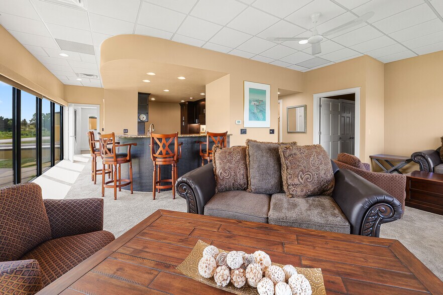 More Photos Of 560 Rolling Meadows, Fond Du Lac Light Distribution For Sale