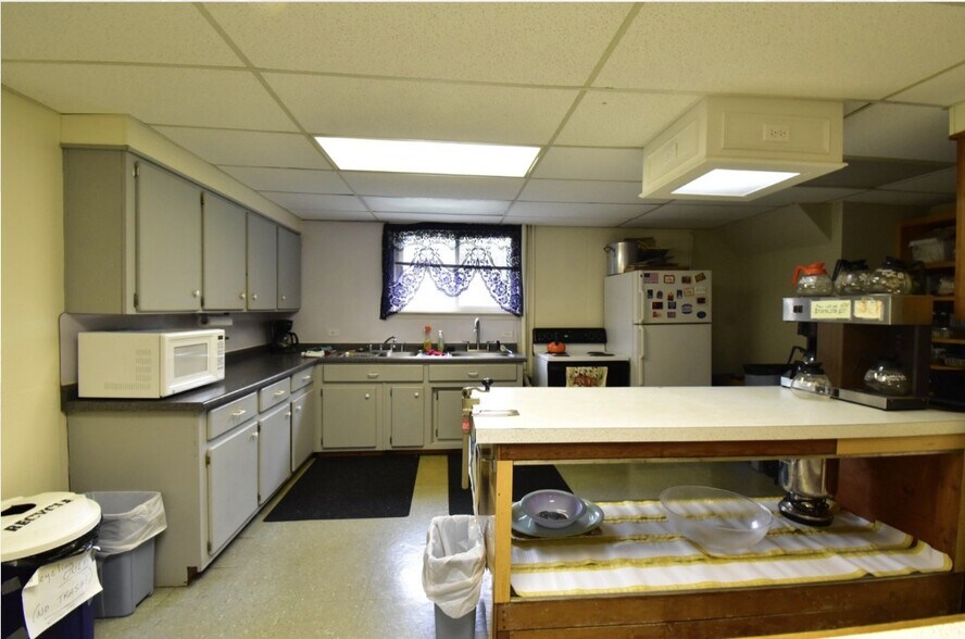 More Photos Of 16388 Allen Rd, Taylor Religious Facility For Lease