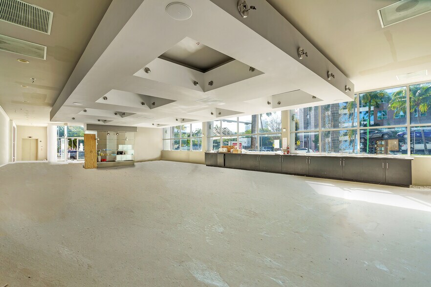 More Photos Of 1011 5th St, Miami Beach Storefront For Lease