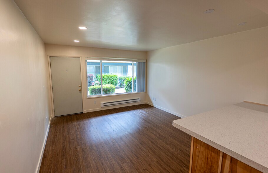 More Photos Of 9037 16th Ave SW, Seattle Apartments For Sale