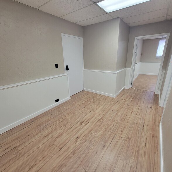 More Photos Of 303 E Paw Paw St, Paw Paw Office Residential For Lease