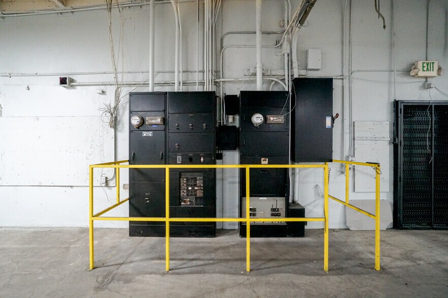 More Photos Of 13501 S Main St, Los Angeles Warehouse For Lease