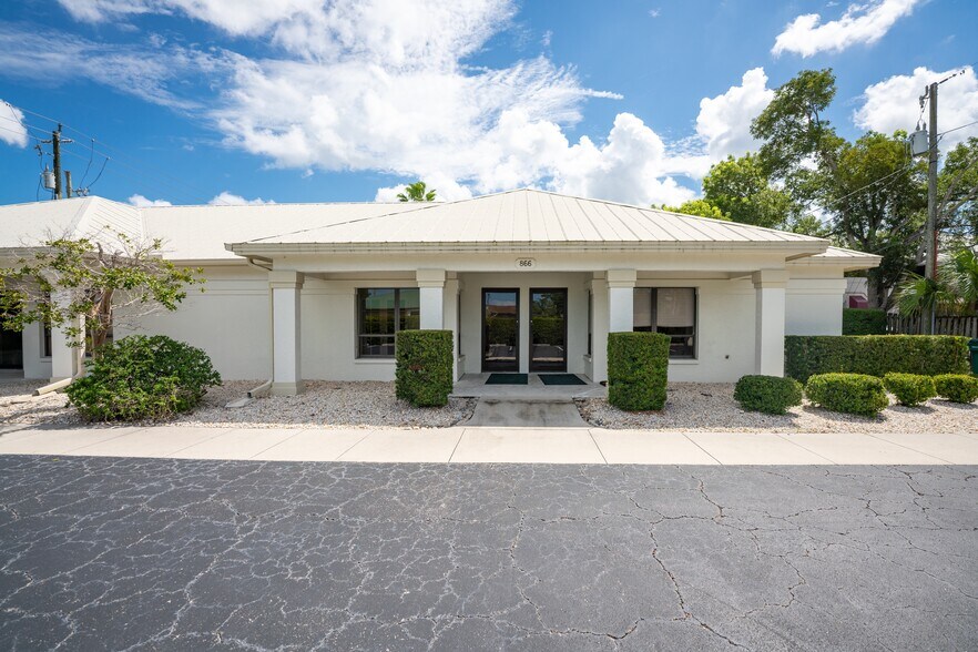 More Photos Of 866-868 99th Ave N, Naples Medical For Lease