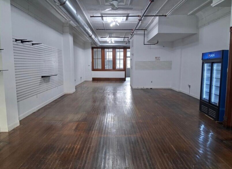 More Photos Of 658 Main St, Slatington Specialty For Lease