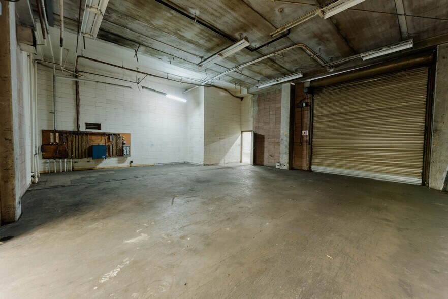 More Photos Of 917 Kokea St, Honolulu Office For Lease