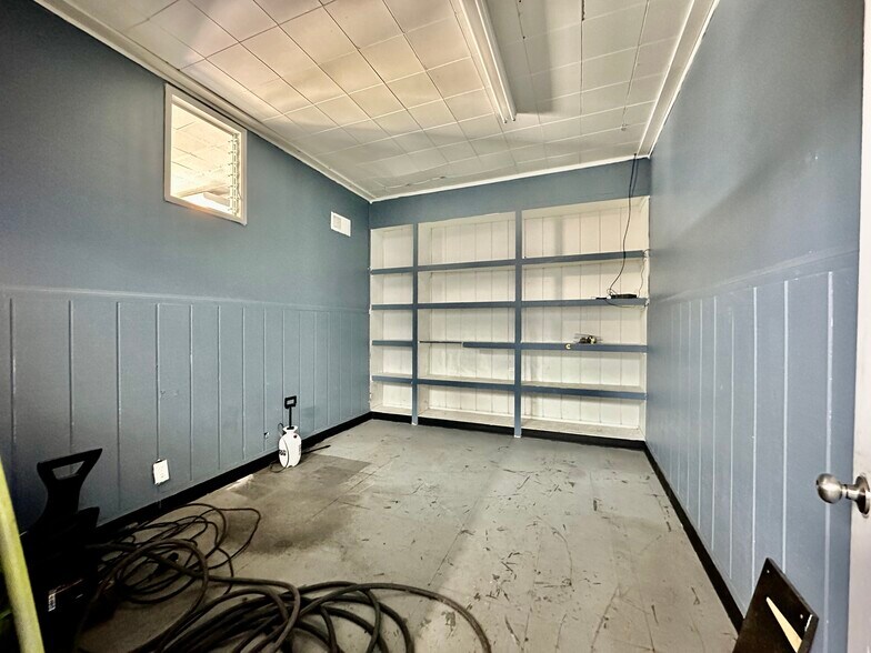 More Photos Of 229 S Oxnard Blvd, Oxnard Storefront Retail Office For Sale