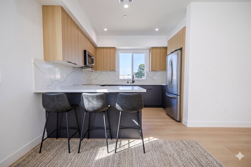 More Photos Of 2847 S Victoria Ave, Los Angeles Multifamily For Sale
