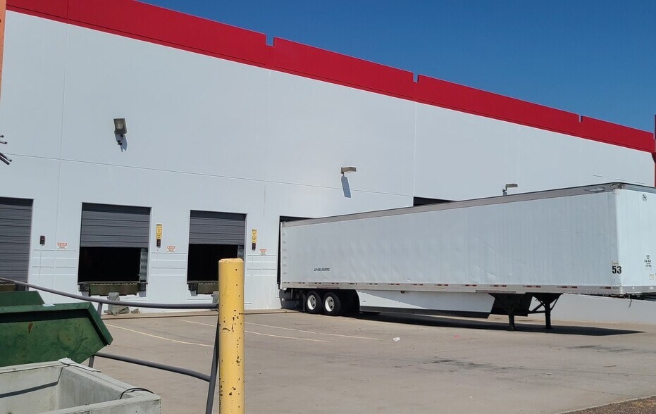More Photos Of 2902 S 44th St, Phoenix Warehouse For Lease