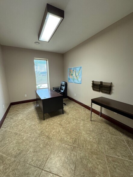 More Photos Of 1000 Hedstrom Dr, Ashland Warehouse For Lease