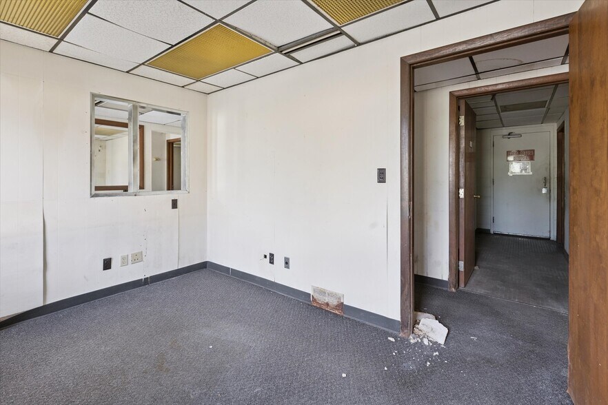 More Photos Of 211 Lee St, Saginaw Manufacturing For Sale