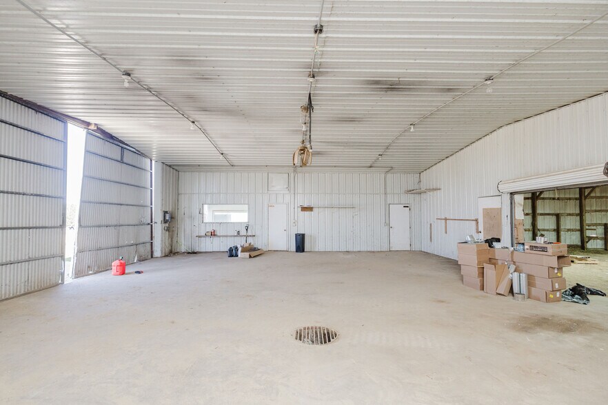 More Photos Of 674 County Road O, Mineral Point Warehouse For Sale