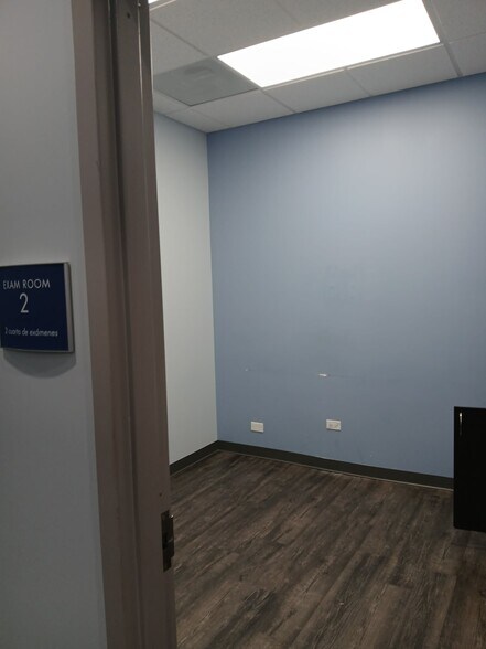 More Photos Of 4130 N Broadway St, Chicago Storefront For Lease