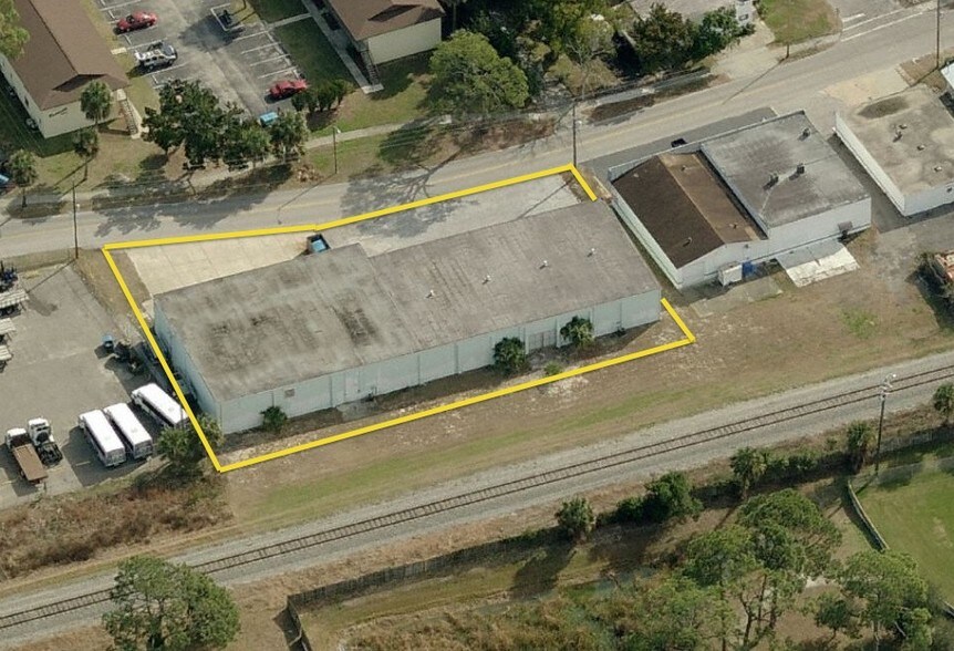 More Photos Of 1638-1644 S Segrave St, South Daytona Truck Terminal For Sale