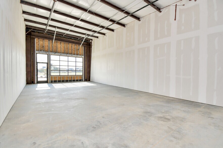 More Photos Of 30625 Kingsland Blvd, Brookshire Storefront For Sale