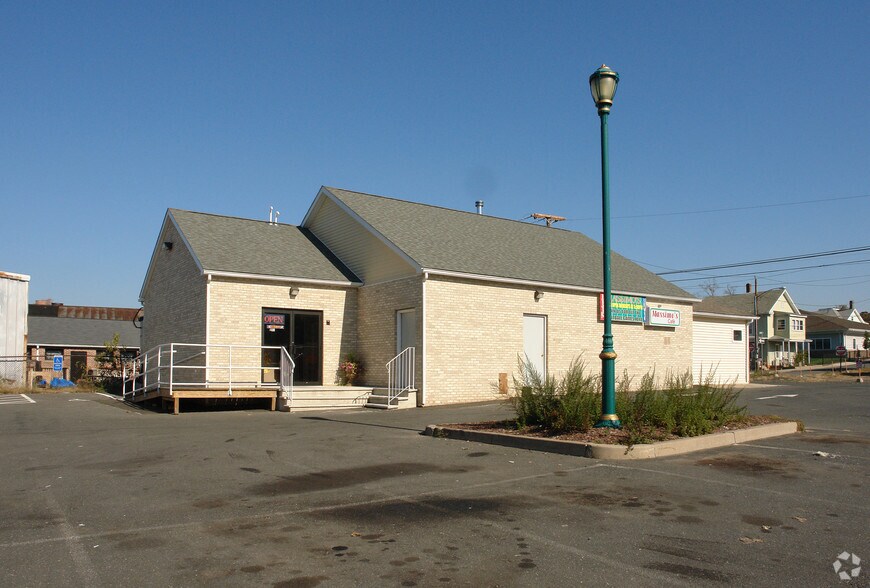 More Photos Of 15 N Liberty St, Southington Restaurant For Sale