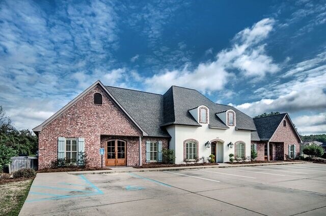More Photos Of 302 Highland Park Cove, Ridgeland Medical For Sale