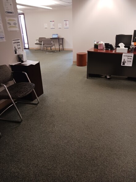 More Photos Of 880 N York Rd, Elmhurst Medical For Lease