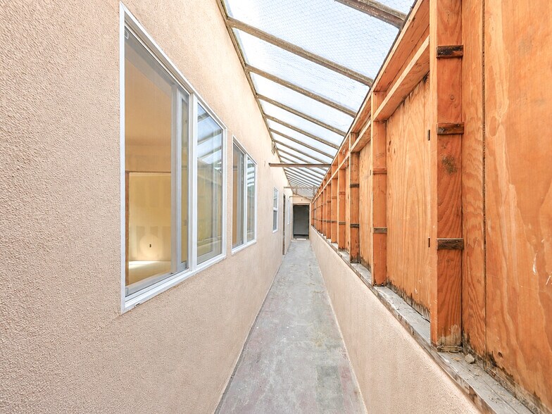 More Photos Of 14426 Friar St, Van Nuys Storefront For Sale