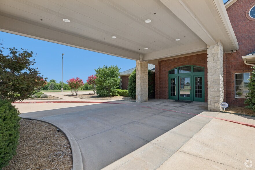 More Photos Of 4920 SW Lee Blvd, Lawton Medical For Sale