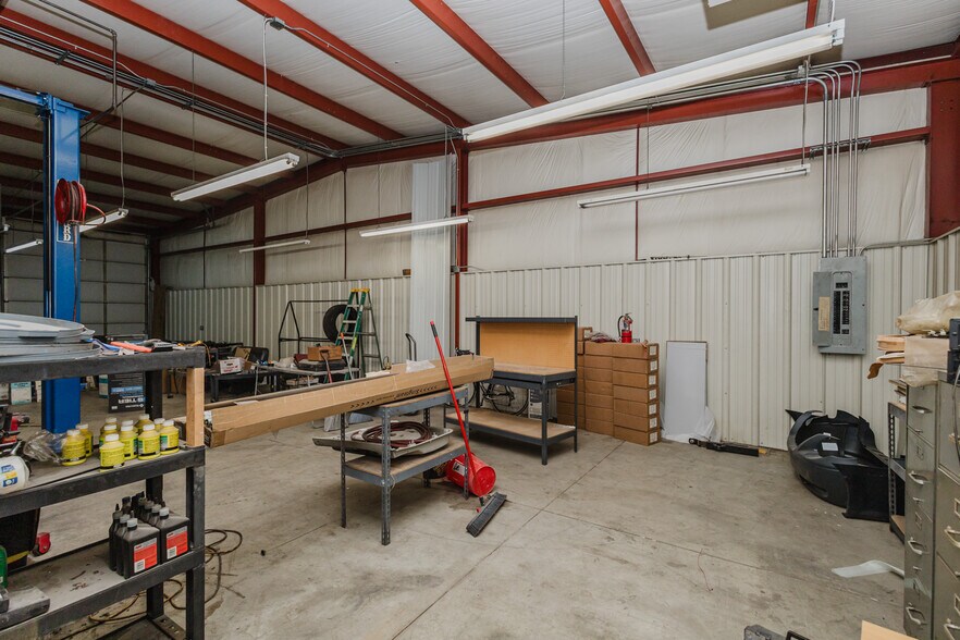 More Photos Of 2555 N Market St, Wichita Auto Repair For Sale