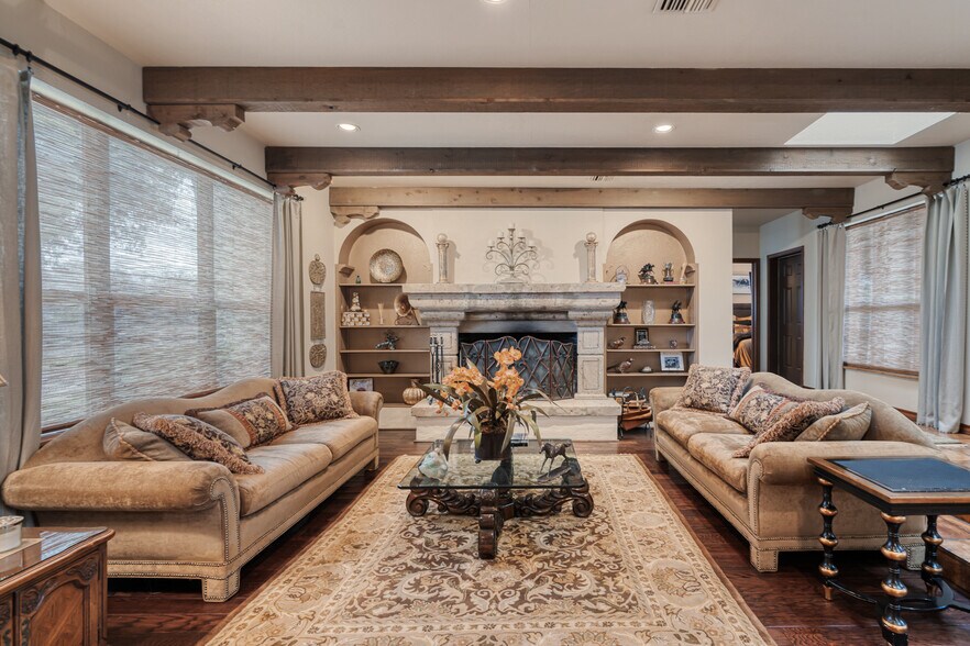 More Photos Of 505 Gilchrist Ln, Del Rio Specialty For Sale