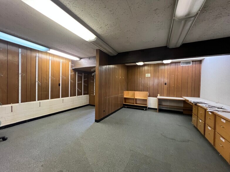 More Photos Of 106 Palmetto Dr, Pasadena Office For Sale