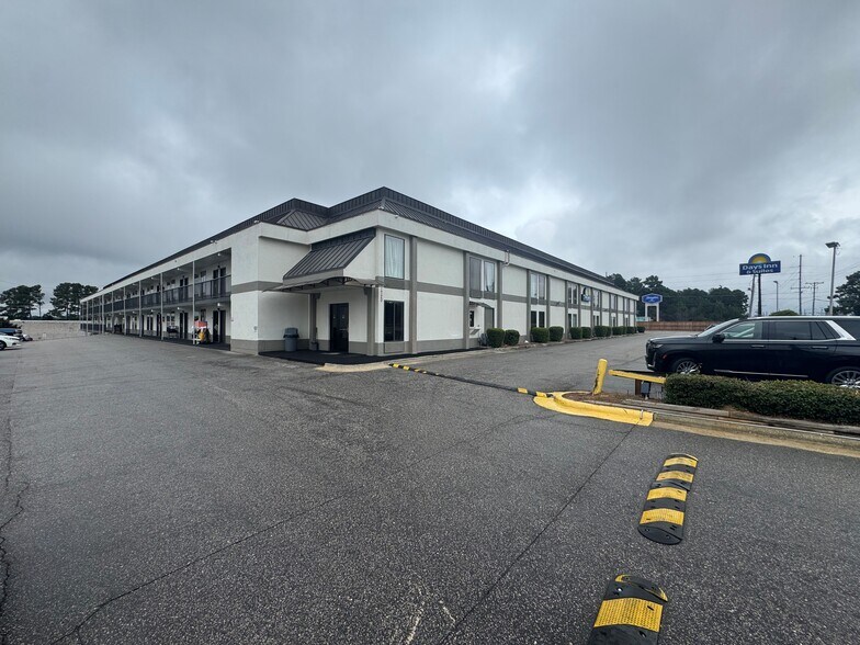 Primary Photo Of 1720 Skibo Rd, Fayetteville Hotel For Sale