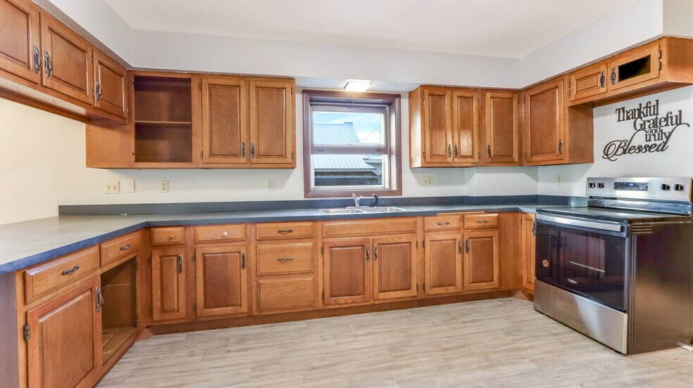 More Photos Of 1418 Main St, Bloomer Restaurant For Sale