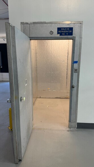 More Photos Of 236 Blackford Ave, Middlesex Warehouse For Lease