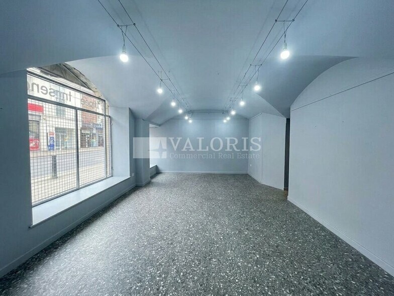 More Photos Of 3 Rue Colonel Chambonnet, Lyon General Retail For Sale