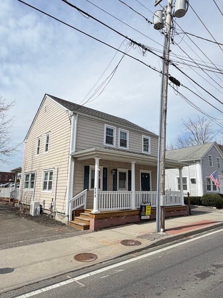 More Photos Of 211 Roanoke Ave, Riverhead Medical For Sale