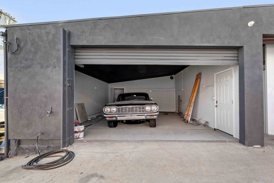 More Photos Of 11686 Sheldon St, Sun Valley Warehouse For Lease