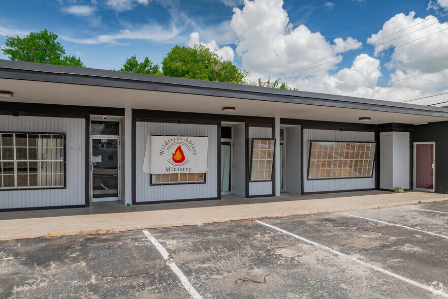 More Photos Of 910 Manor Dr, San Antonio Storefront For Lease