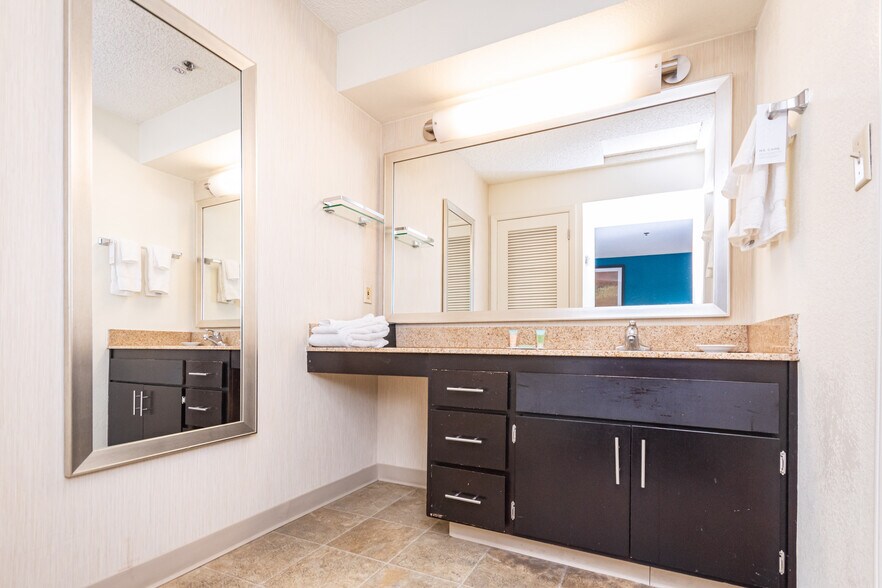 More Photos Of 1530 Howe Ave, Sacramento Hotel For Sale