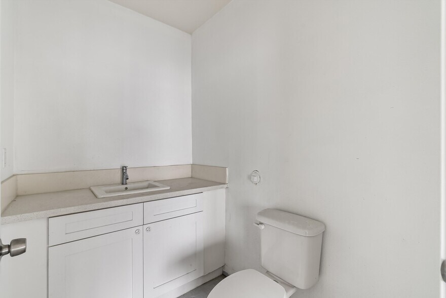 More Photos Of 2329-2335 W Sequoia Ave, Anaheim General Retail For Sale