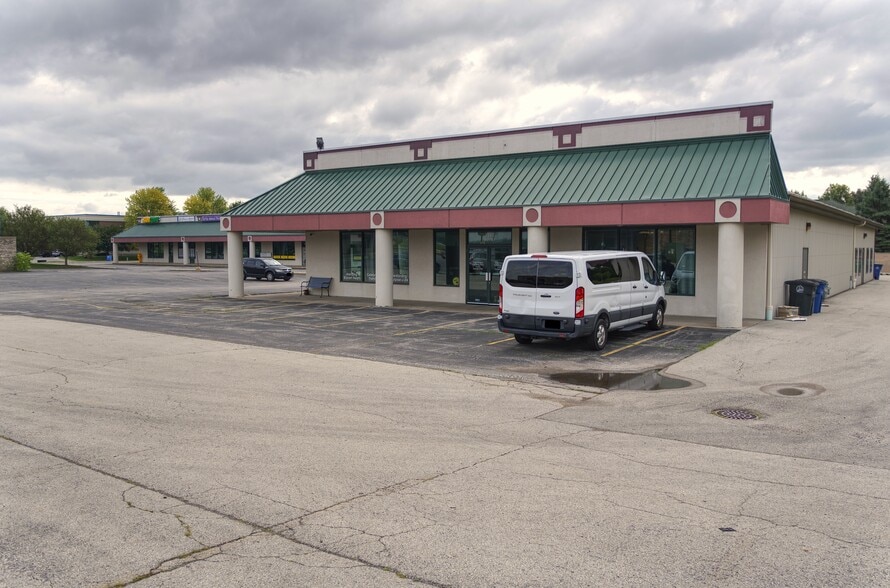 More Photos Of 1641 Commanche Ave, Green Bay Storefront For Sale