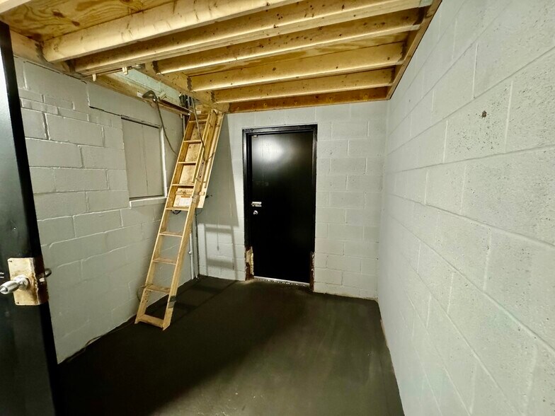 More Photos Of 1475 Massillon Rd, Akron Convenience Store For Sale