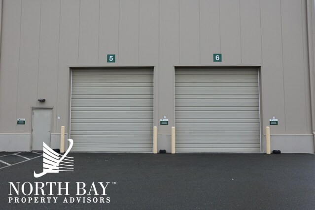 More Photos Of 3300 N Laughlin Rd, Santa Rosa Warehouse For Lease