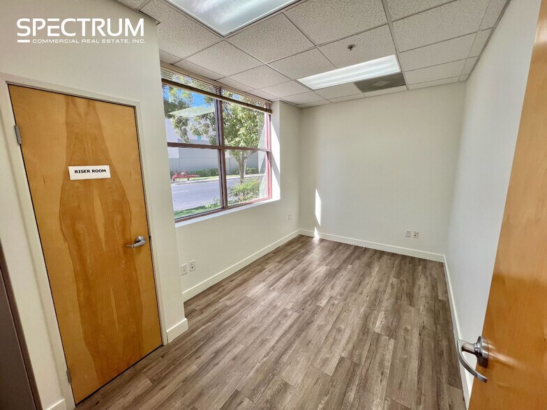 More Photos Of 26465 Summit Cir, Santa Clarita Warehouse For Lease