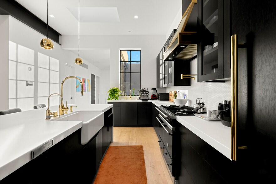 More Photos Of 1346 Abbot Kinney Blvd, Venice Office For Sale