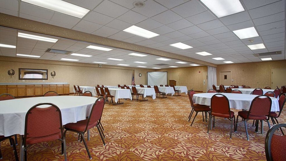 More Photos Of 8514 State Highway 76, Branson West Hotel For Sale