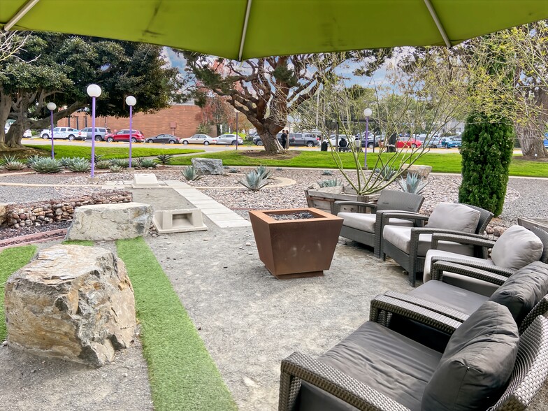 More Photos Of 21515 Hawthorne Blvd, Torrance Office For Lease