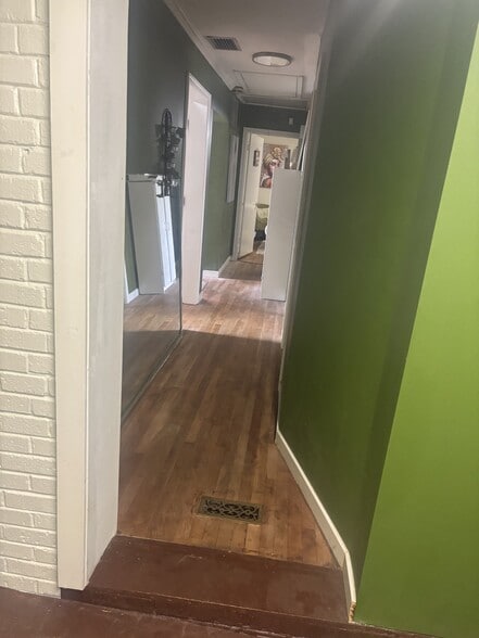 More Photos Of 829 Mt Moriah Rd, Memphis Freestanding For Sale