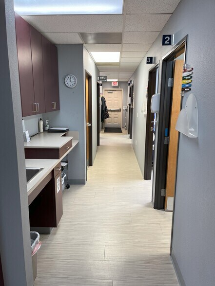 More Photos Of 3460-3470 Liberty St S, Salem Medical For Lease