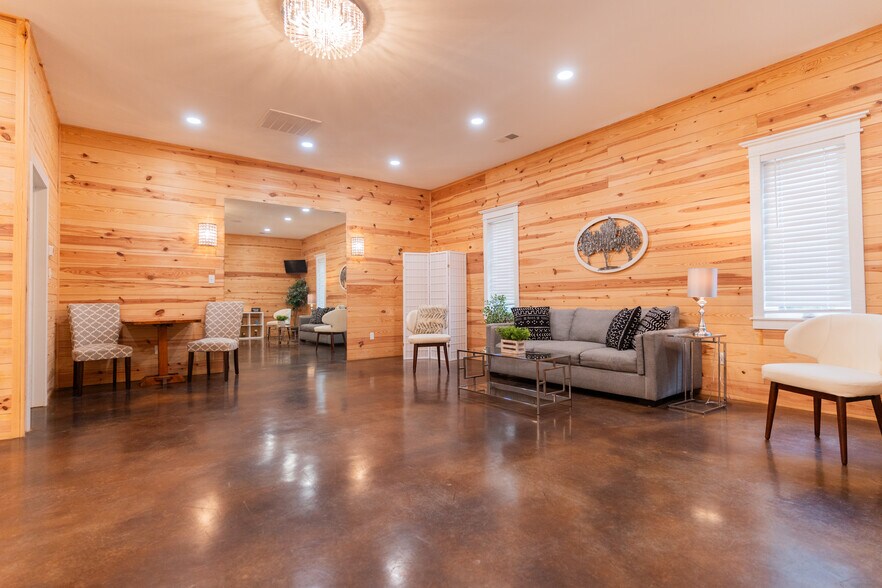 More Photos Of 387 A County Road 218, Corinth General Retail For Sale