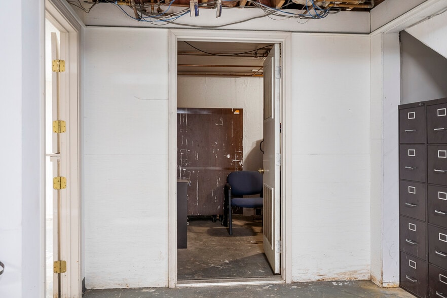 More Photos Of 395 Sabattus St, Lewiston General Retail For Sale