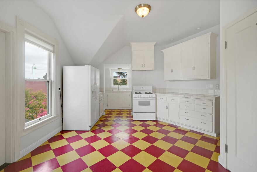 More Photos Of 742 B St, Hayward Restaurant For Sale