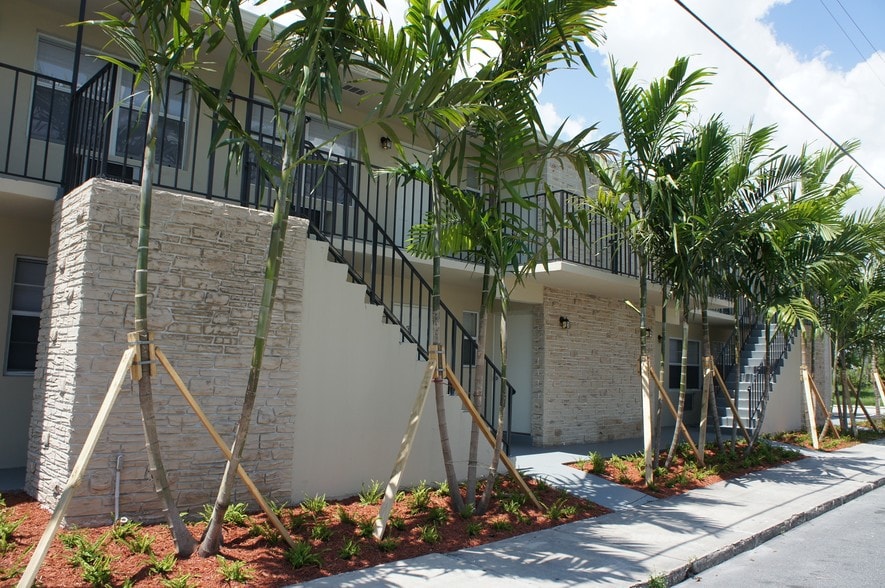 More Photos Of 409 4th Ave N, Lake Worth Apartments For Sale